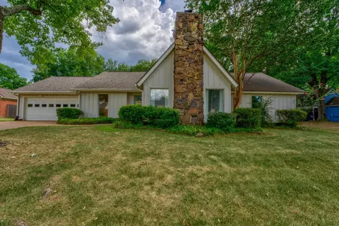 8029 Cross Village Dr, Germantown, TN 38138