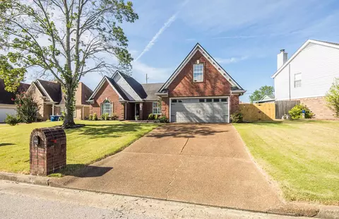 9709 Wood Green Ln, Lakeland, TN 38002