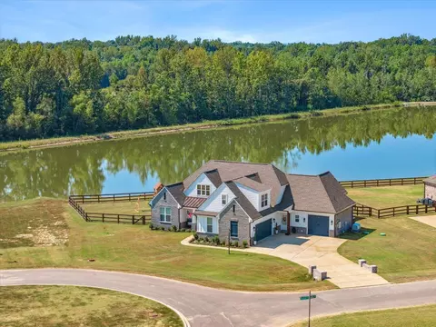 290 Burrow Dr, Piperton, TN 38017