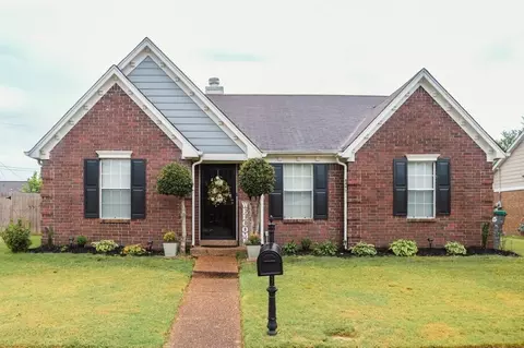 8497 N Highland Glen Cir, Memphis, TN 38016