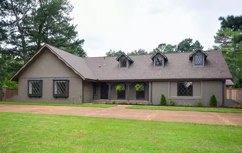 3635 Crestwyn Dr, Germantown, TN 38138