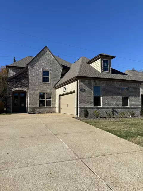 567 Rosalie Woods Dr, Cordova, TN 38018
