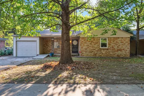 1302 Broadmoor St, Memphis, TN 38111