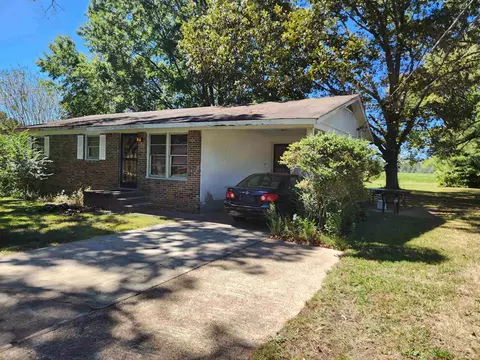 1047 Bear Creek Rd, Pinson, TN 38366