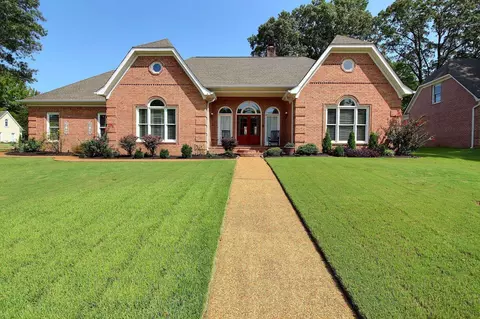 10442 Shea Woods Dr, Collierville, TN 38017