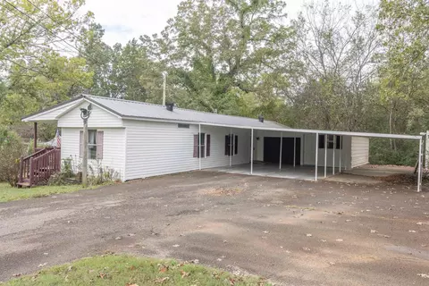 30 Rose Rd, Crump, TN 38327