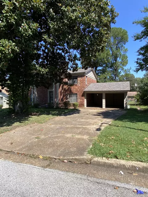 4060 Twin Lakes Dr, Memphis, TN 38128