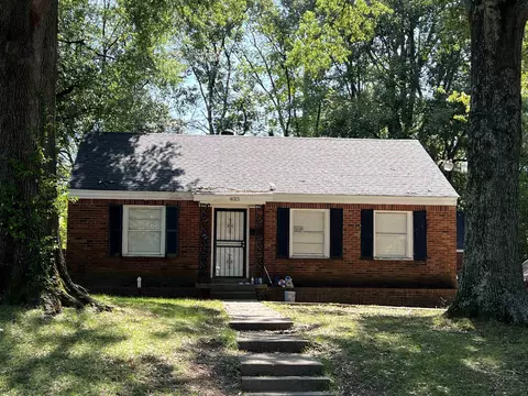 4015 N Queensbury Cir, Memphis, TN 38122