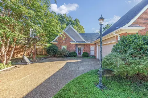 1190 Cordova Green Dr, Cordova, TN 38018