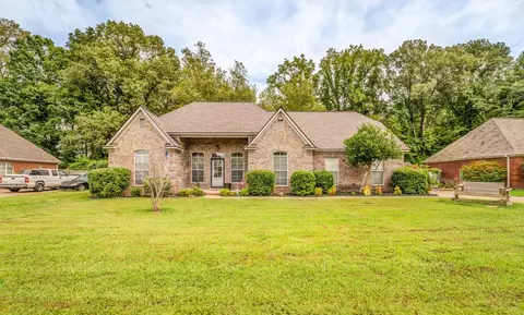 628 Farmer Trl, Atoka, TN 38004