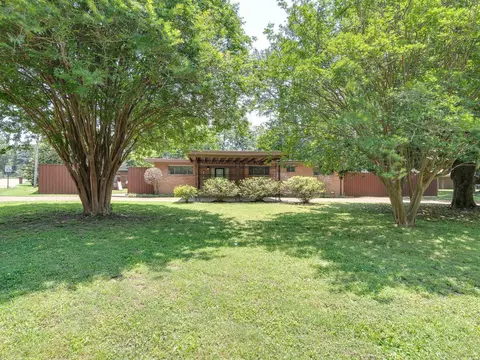 2704 Elmore Park Rd, Bartlett, TN 38134
