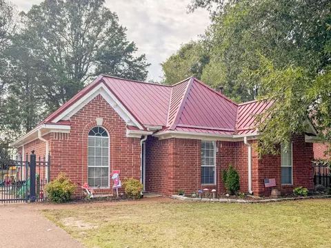 145 Oakland Hills Dr, Oakland, TN 38060