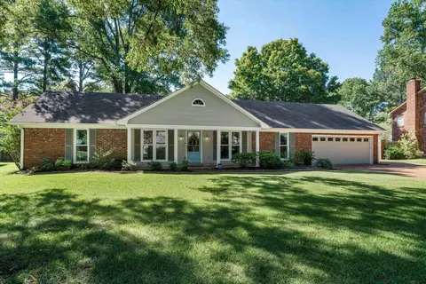 217 E Lawnwood Dr, Collierville, TN 38017