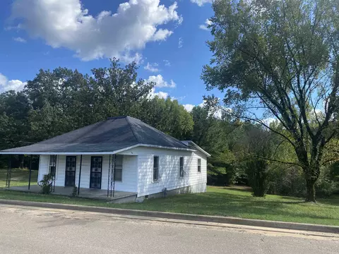 445 Oak St, Savannah, TN 38372