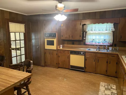 390 Central Ave, Savannah, TN 38372 photo 13