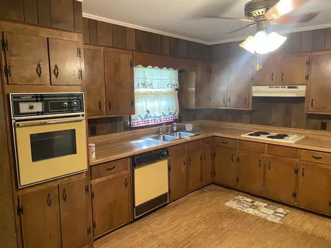 390 Central Ave, Savannah, TN 38372 photo 10
