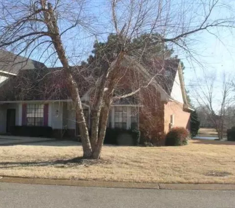 1149 Hunters Lake Dr, Memphis, TN 38018