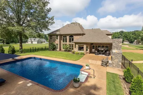 3286 W Bent Laurel Dr W, Lakeland, TN 38002