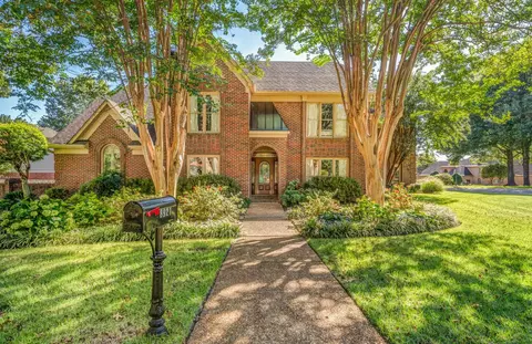 8921 Claiborne Farm Dr, Germantown, TN 38138
