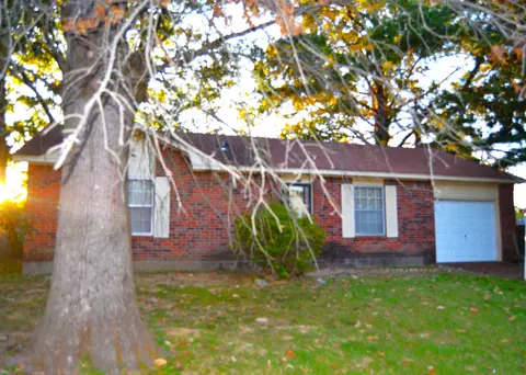 7035 Pam Dr, Millington, TN 38053