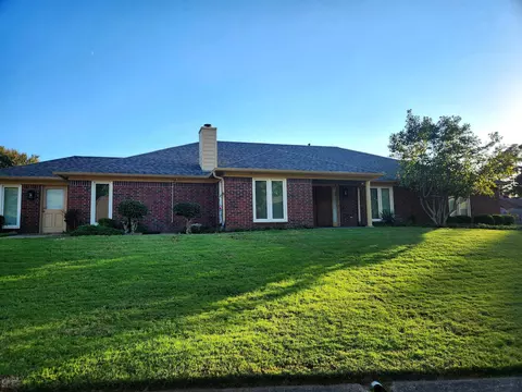 1251 N Lions Gate Dr, Memphis, TN 38116