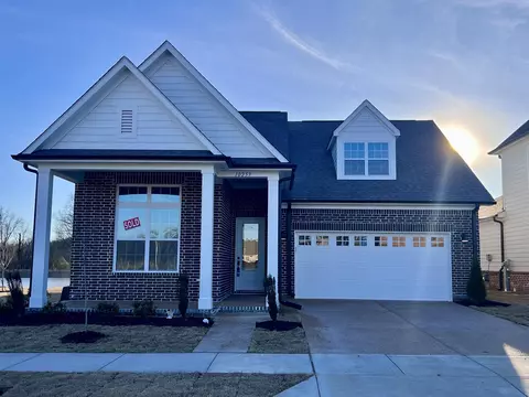 10253 Louanne Dr, Collierville, TN 38017