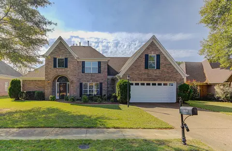 1135 Macon Hall Dr, Cordova, TN 38018