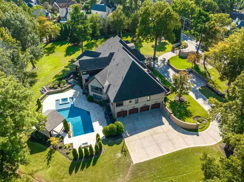 1450 W Massey Rd, Memphis, TN 38120