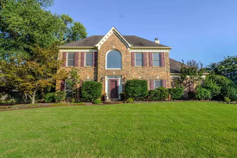 8829 River Hollow Dr, Memphis, TN 38016