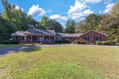 825 Barham Ln, Bolivar, TN 38008