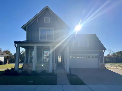 10235 Louanne Dr, Collierville, TN 38017