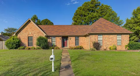 5443 Lake Village Dr, Memphis, TN 38125