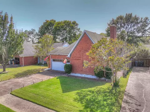 8069 German Creek Dr, Memphis, TN 38018