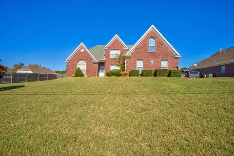 55 Brookwood Cir, Oakland, TN 38060