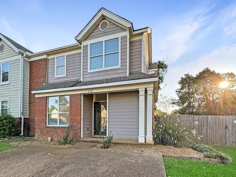 690 S Walnut Woods Cv, Memphis, TN 38018