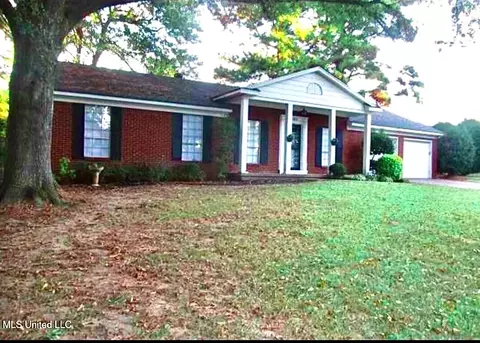 1062 Farmington Dr N, Southaven, MS 38671