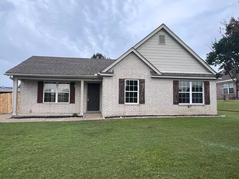 20 Pinewood Dr, Oakland, TN 38060
