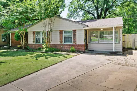 1327 Woodston Rd, Memphis, TN 38117