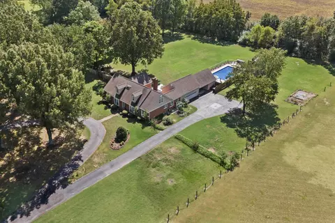 9195 E Holmes Rd, Collierville, TN 38017