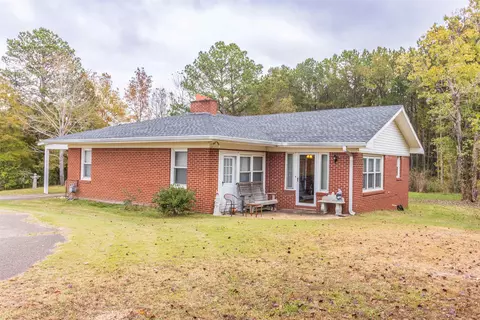 33 Skyline Dr, Selmer, TN 38375