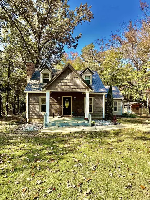 150 N Oakwood Dr, Selmer, TN 38375
