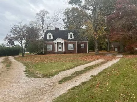 1017 W Market St, Bolivar, TN 38008