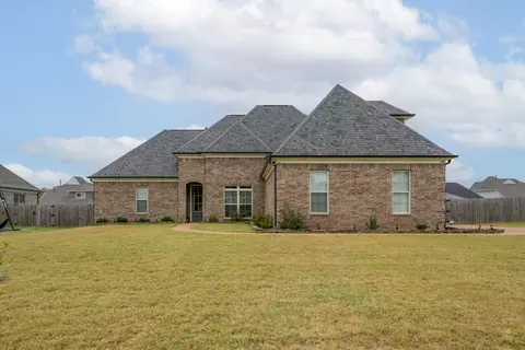 390 Burton Place Dr, Oakland, TN 38060