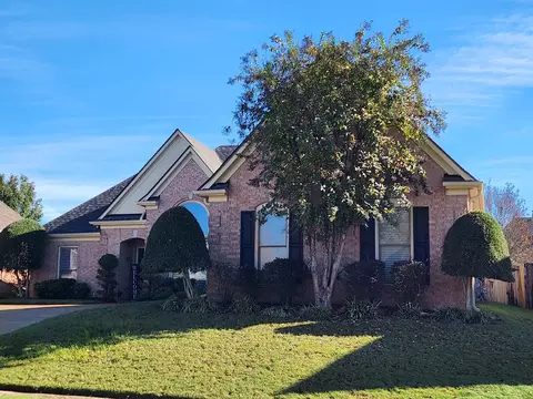1100 Mossy Knoll Dr, Cordova, TN 38018