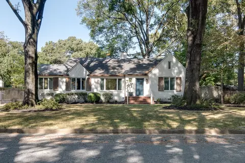 4060 S Walnut Grove Cir, Memphis, TN 38117