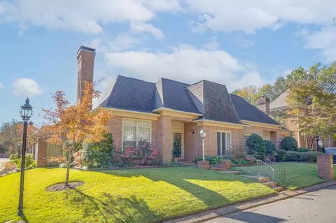 345 Greenway Pl, Memphis, TN 38117