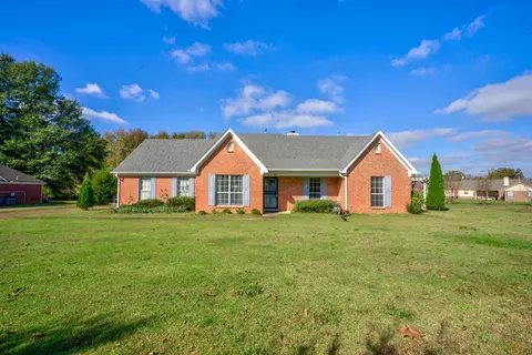 60 Countrywood Ln, Oakland, TN 38060