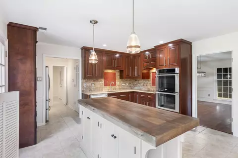 7976 Sunny Creek Dr, Germantown, TN 38138