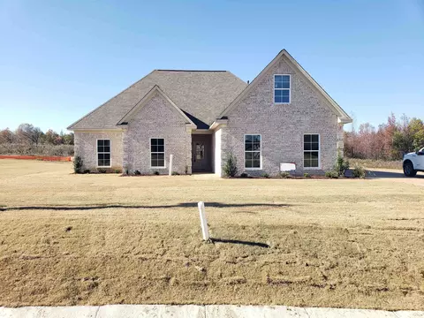 194 Cadet Dr, Senatobia, MS 38668