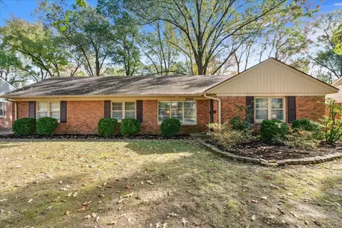 1050 Kings Park Dr, Memphis, TN 38117